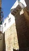 Cerca moura between Porta de Alfama (Alfama Gate) and Alfama Tower.