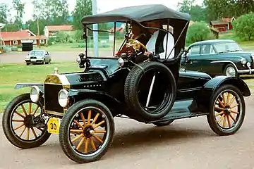 1915 Runabout – with curved cowl panel
