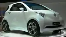 Compared to the production version, the preview concept lacked an upper grille opening, had less pronounced front bumpers, and was fitted with larger wheels