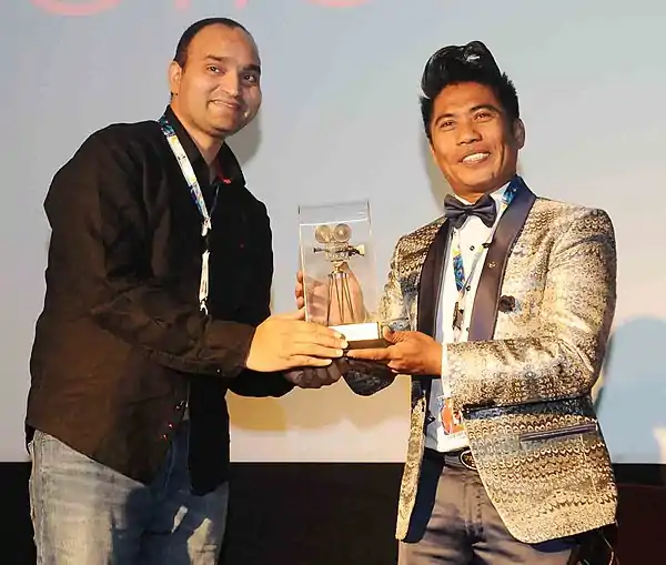 A token of appreciation presented to Peter Hein Offl by the Deputy Director, Shri Rizwan Ahmed, during the 47th International Film Festival of India (IFFI-2016), in Panaji, Goa on November 24, 2016.jpg