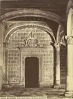 Inner door with the coat of Tavera.
