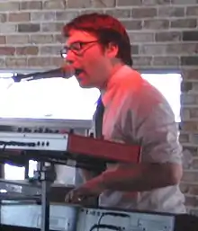 Horowitz performing with Tally Hall in 2007