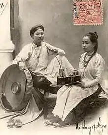 Vietnamese women wearing ao ngu than, the precuror of aodai, 1904.