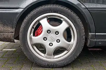 Factory 7.0&nbsp;J&nbsp;×&nbsp;17&nbsp;in Porsche 'Cup' wheels and Brembo brakes (from a Porsche 964)