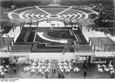 Eröffnung der Gruga 1929 mit Blick vom Radioturm: hinten Dahlienarena, davor Pergolagarten und Milchgaststätte
