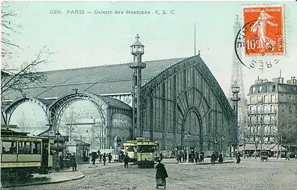 Postcard of trams stopping at the Galerie des Machines, at the edge of the Exposition