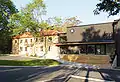 Carl Malmsten building on Campus Lidingö, main entrance.