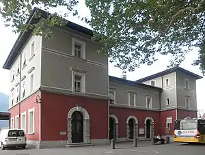 Two three-story flat-roofed towers linked by two-story centre section