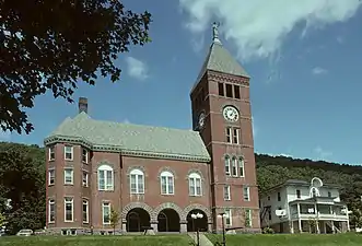 Cameron County Courthouse in Emporium