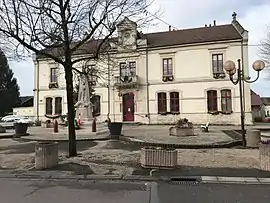 The town hall in Chaussin