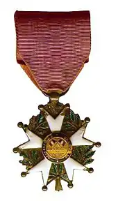 Reverse of a Second Republic cross, with two crossed French flags.