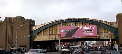 The IND Culver Line’s bridge over 4 Avenue, prior to the renovations in 2010