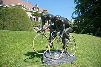 Cyclistes, sculpture by Gabor Mihaly