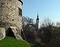The round tower of 1830 on the Schlossberg with view of St. Mary's Church (Dohna)&nbsp;[de] in the background