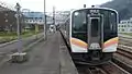 An E129 series EMU at Echigo-Nakazato Station in April 2016