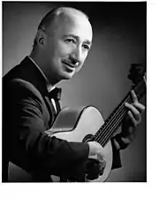 Eddie Freeman with Freeman flamenco guitar
(Photograph by Raiberto Comini)