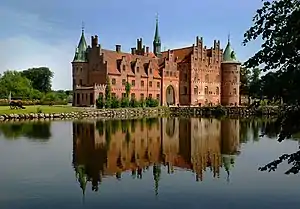 Image 89Egeskov Castle, Denmark (from Portal:Architecture/Castle images)