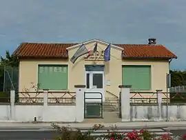 The town hall in Saint-Pierre-de-Juillers