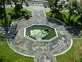 Il ninfeo nel giardino.