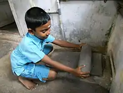 Use of a metate in India