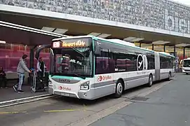 Iveco Bus Urbanway 18 n ° 4466 of the Orlybus at its terminus in Orly-Sud