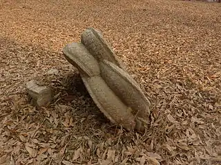 "Lost" crown of a Ming-era stele