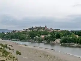A general view of Mallemort, with the river in the foreground