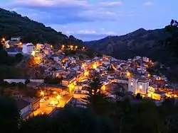 Mandanici by night