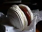 Meringue with dulce de leche