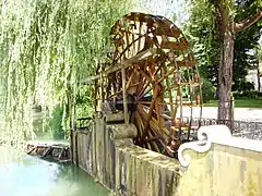 Noria do Mouchão, Portugal. Paired ceramic pots along the wheel collect the water.