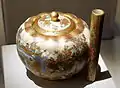 Ribbed lidded incense jar, earthenware with overglaze and gold, Seikozan workshop, undated