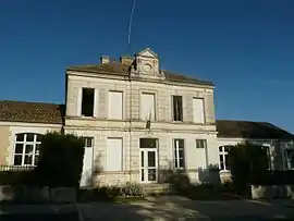 The town hall in Rioux-Martin