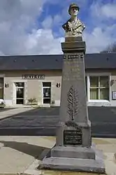 The town hall and war memorial in Romagne