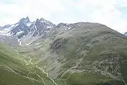 Segantinihütte&nbsp;[de] (Death place of Giovanni Segantini) on top of the grassy summit