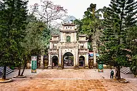 Tam quan Perfume Temple, the type with the upper floor