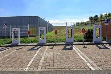 Tesla Supercharger stations are also available at highway rest areas. These are placed at a rest area at the Bundesautobahn 9 in Germany at the Münchberg / Nord Autohof exit.