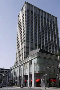 The Oriental Hotel (formerly at No. 25) after its 2010 reopening
