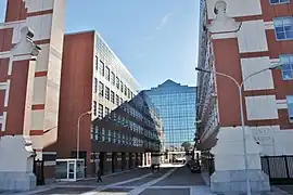 Seat of the departmental council (1999), by the architect Robert Venturi, winner of the Pritzker Architecture Prize in 1991.