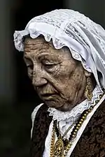 Old lady with cofia