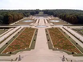 French arabesque garden planting at Vaux-le-Vicomte, a parterre with low box hedges on pink gravel