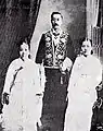 Yun's mother and wife, Ma Ae-bang  (1907)